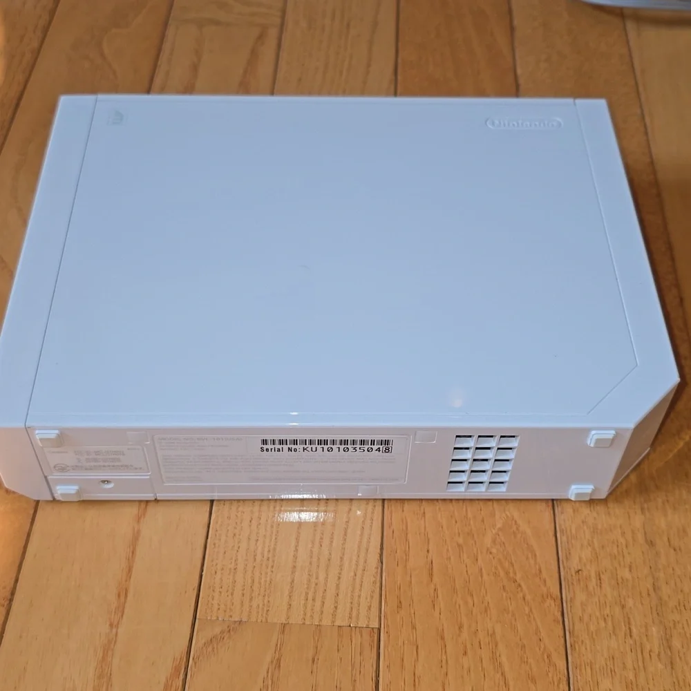 Nintendo Wii + 3 Wii Games Wii Sport Resorts, Just Dance 2014 & 2015. NO REMOTES - Picture 7 of 16